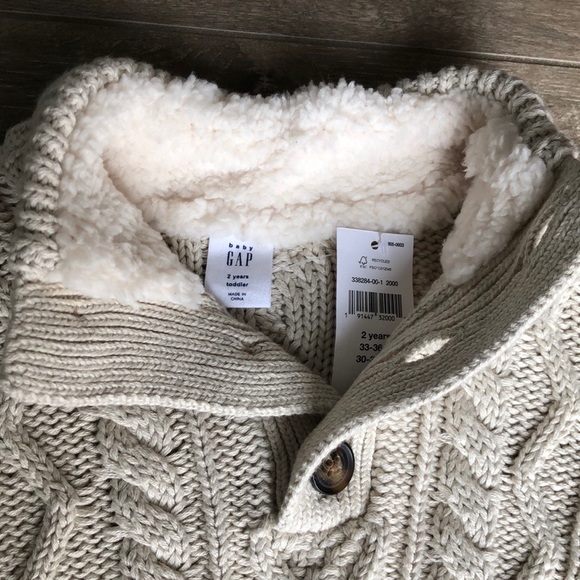 Gap- 2T Boys Cable Knit Sweater w/ Sherpa Collar - Picture 3 of 5